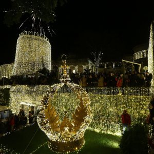 Rijeka: Paljenjem lampica započeo je program Adventa na Trsatskoj gradini