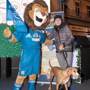 Prva momčad Dinama izazvala veliku gužvu na adventskoj kućici 'Dinamova čarolija'