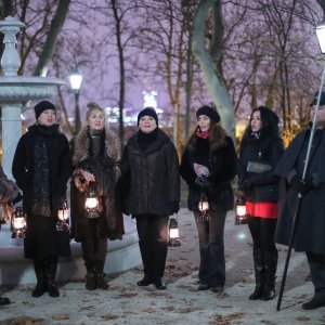 Paljenje plinskih lanterni na Gornjem gradu uz pjevanje božićnih pjesama