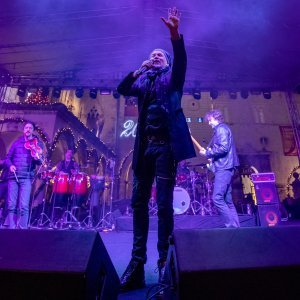 U sklopu Dubrovačkog zimskog festivala Gibonni održao koncert na Stradunu