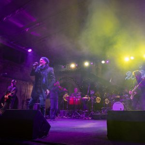 U sklopu Dubrovačkog zimskog festivala Gibonni održao koncert na Stradunu