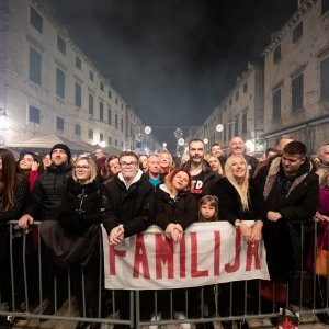 U sklopu Dubrovačkog zimskog festivala Gibonni održao koncert na Stradunu