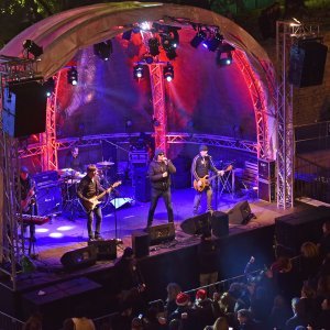 Pula: Koncert Psihomodo Popa na Portarati okupio veliki broj Puljana