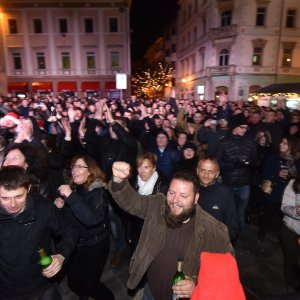 Pula: Koncert Psihomodo Popa na Portarati okupio veliki broj Puljana