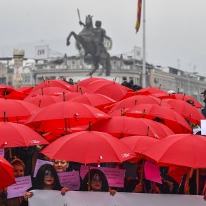 Marš crvenih kišobrana u Skoplju