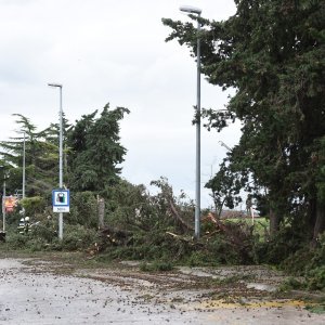 Zadar: Jutros je kroz naselje Ričine protutnjala pijavica