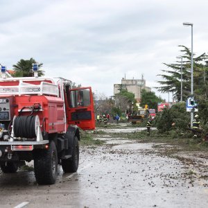 Zadar: Jutros je kroz naselje Ričine protutnjala pijavica