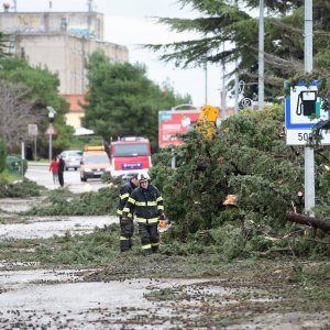 Zadar: Jutros je kroz naselje Ričine protutnjala pijavica