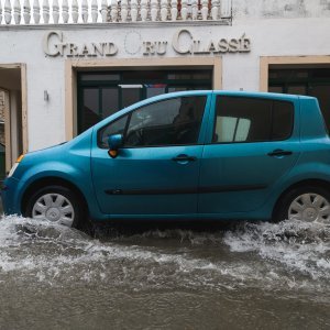 Tuča poharala Pakoštane gdje su poplavljene ulice