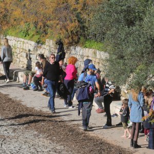 Sunčano vrijeme na blagdan mnogi Splićani iskoristili su za kupanje i šetnju uz more