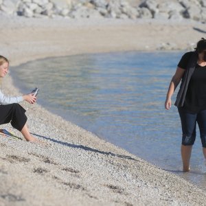 Sunčano vrijeme na blagdan mnogi Splićani iskoristili su za kupanje i šetnju uz more