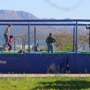 Sunčano vrijeme na blagdan mnogi Splićani iskoristili su za kupanje i šetnju uz more