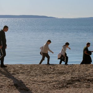 Sunčano vrijeme na blagdan mnogi Splićani iskoristili su za kupanje i šetnju uz more