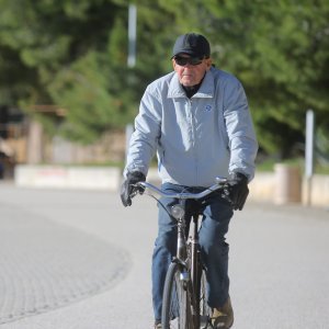 Sunčano vrijeme na blagdan mnogi Splićani iskoristili su za kupanje i šetnju uz more