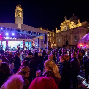 Neno Belan u sklopu Dubrovačkog zimskog festivala nastupio na Stradunu