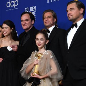 David Heyman, Shannon McIntosh, Margaret Qualley, Quentin Tarantino, Brad Pitt, Julia Butters i Leonardo DiCaprio