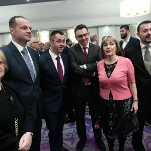 Anka Mrak Taritaš, Siniša Hajdaš dončić, Igor Dragovan, Bojan Glavašević, Vesna Pusić i Arsen Bauk