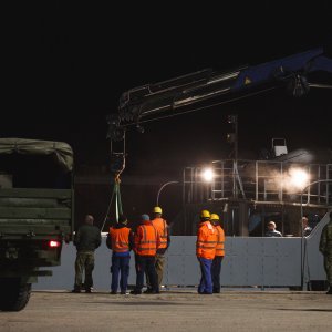 Olupina helikoptera Kiowa stigla u luku Gaženica