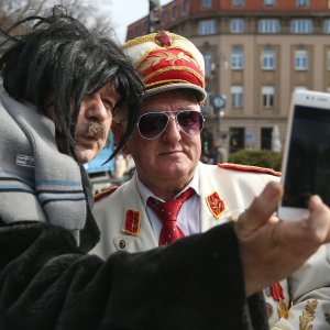 Zagreb: Vesela fašnička povorka prodefilirala je centrom grada