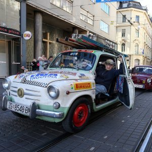 Zagreb: Vesela fašnička povorka prodefilirala je centrom grada