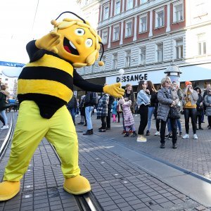 Zagreb: Vesela fašnička povorka prodefilirala je centrom grada