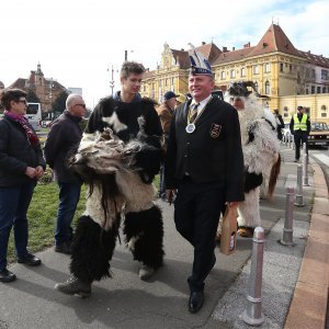 Zagreb: Vesela fašnička povorka prodefilirala je centrom grada