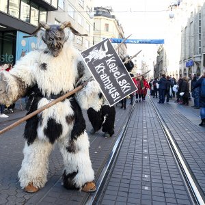 Zagreb: Vesela fašnička povorka prodefilirala je centrom grada