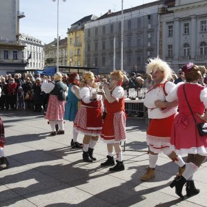 Zagreb: Vesela fašnička povorka prodefilirala je centrom grada