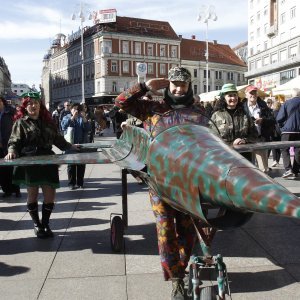 Zagreb: Vesela fašnička povorka prodefilirala je centrom grada