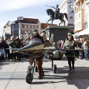 Zagreb: Vesela fašnička povorka prodefilirala je centrom grada