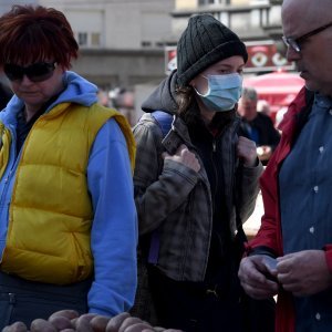 Zagreb: Velika gužva na tržnici Dolac