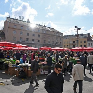 Zagreb: Velika gužva na tržnici Dolac