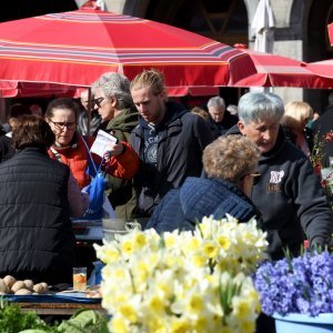 Zagreb: Velika gužva na tržnici Dolac