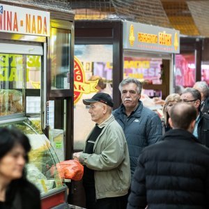 Velika gužva na tržnici u Utrinama