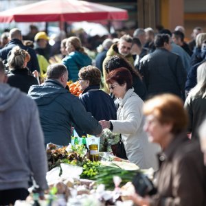 Velika gužva na tržnici u Utrinama