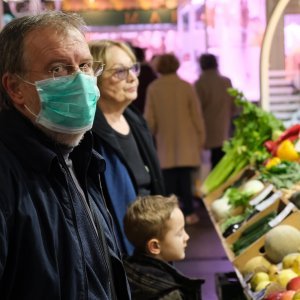 Građani pojačano kupuju namirnice zbog straha od izolacije