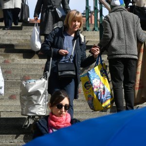 Građani pojačano kupuju namirnice zbog straha od izolacije