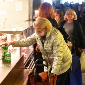 Građani pojačano kupuju namirnice zbog straha od izolacije