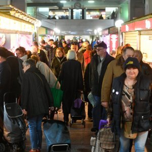 Građani pojačano kupuju namirnice zbog straha od izolacije