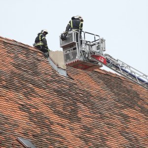 Potres oštetio zgradu Vlade i Katedralu