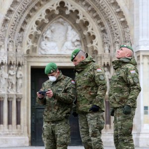 Vojska dronom snima štetu