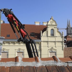 Zagreb: Volonteri saniraju uništene dimnjake na gradskim krovovima