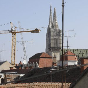 Zagreb: Volonteri saniraju uništene dimnjake na gradskim krovovima