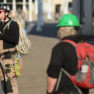 Zagreb: Alpinisti pomažu u sanaciji krovišta uništenih tijekom potresa