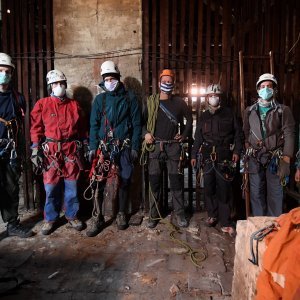 Zagreb: Alpinisti pomažu u sanaciji krovišta uništenih tijekom potresa