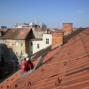 Zagreb: Alpinisti pomažu u sanaciji krovišta uništenih tijekom potresa