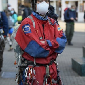 Zagreb: Alpinisti pomažu u sanaciji krovišta uništenih tijekom potresa