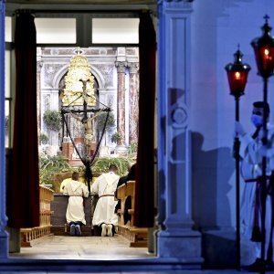 Tradicionalna procesija 'Za križen' uz stroge mjere zaštite