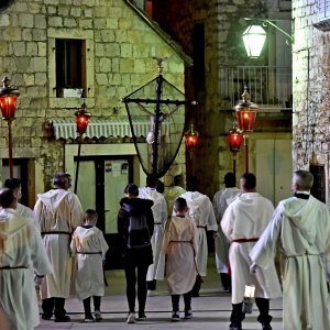 Tradicionalna procesija 'Za križen' uz stroge mjere zaštite