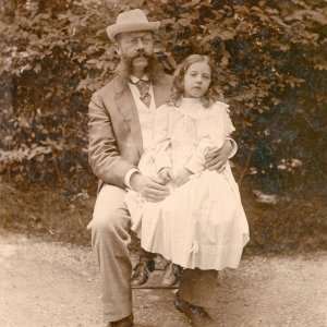 Emil Jellinek sa svojom kćeri Mercédès (oko 1895.)